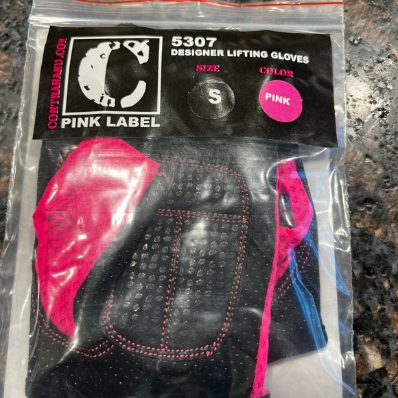 Contraband Workout gloves - Picture 4 of 5